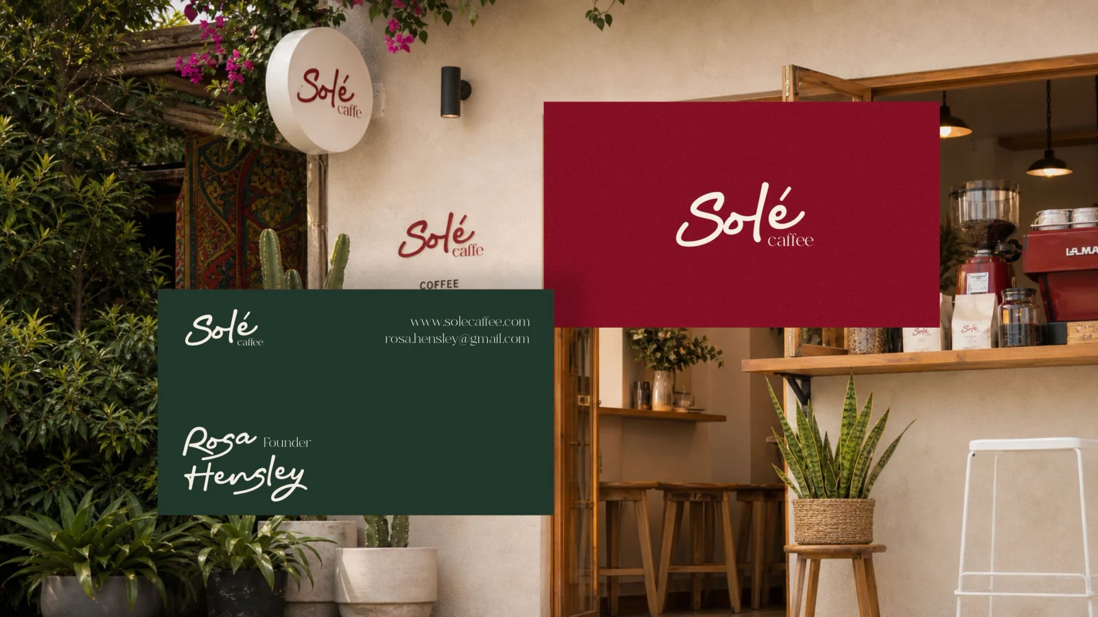 Solé Caffee Logo-Anwendungen vor einer Café-Fassade.